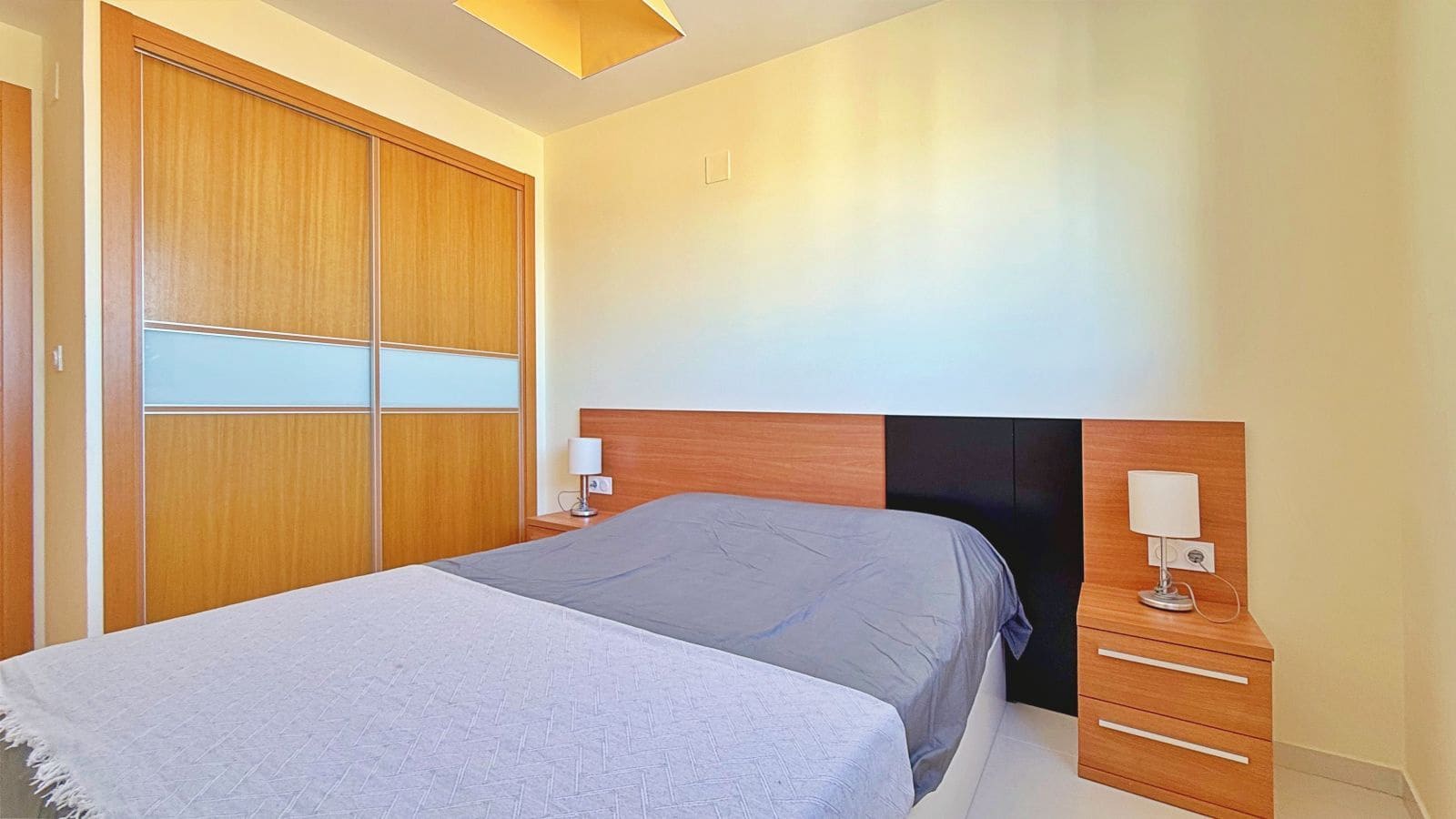 2 slaapkamer Penthouse te koop in Punta Prima met zwembad - € 715.000 (Ref: 9433367)