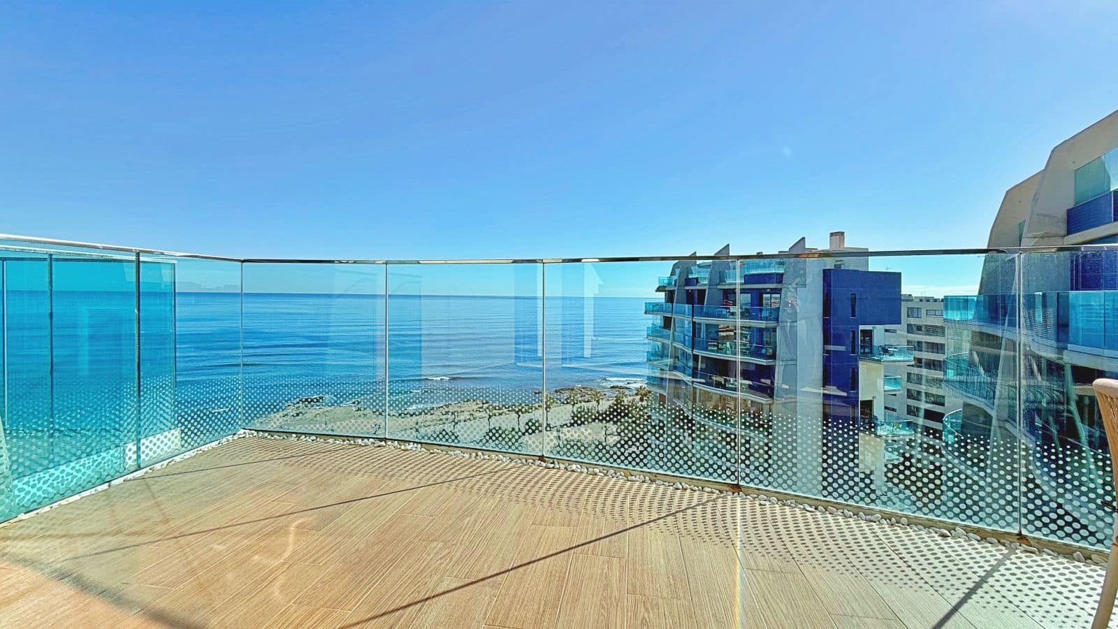2 slaapkamer Penthouse te koop in Punta Prima met zwembad - € 715.000 (Ref: 9433367)