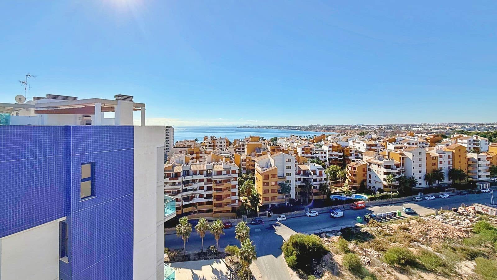 2 slaapkamer Penthouse te koop in Punta Prima met zwembad - € 715.000 (Ref: 9433367)