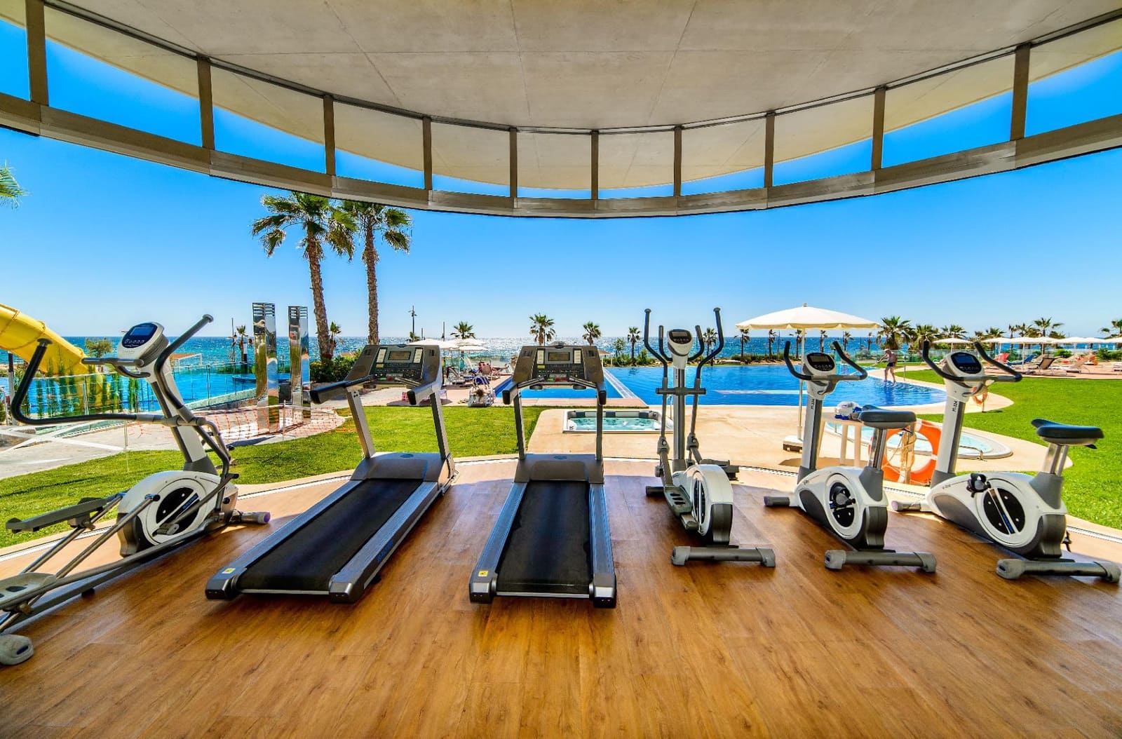 2 bedroom Penthouse for sale in Punta Prima with pool garage - € 665,000 (Ref: 9433367)