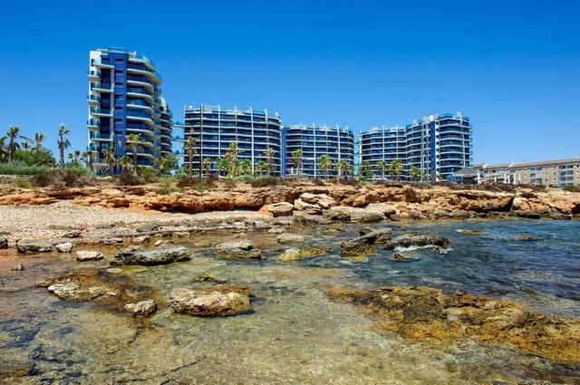 2 makuuhuone Kattohuoneisto myytävänä paikassa Punta Prima, Torrevieja mukana uima-altaan - 665 000 € (Ref: 9433367)