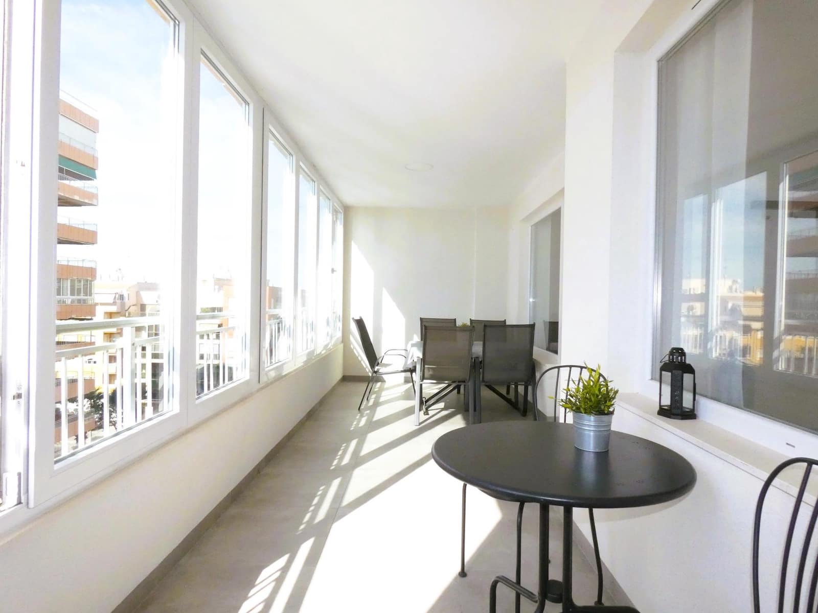 3 makuuhuone Huoneisto myytävänä paikassa Torrevieja mukana uima-altaan - 339 000 € (Ref: 9450227)