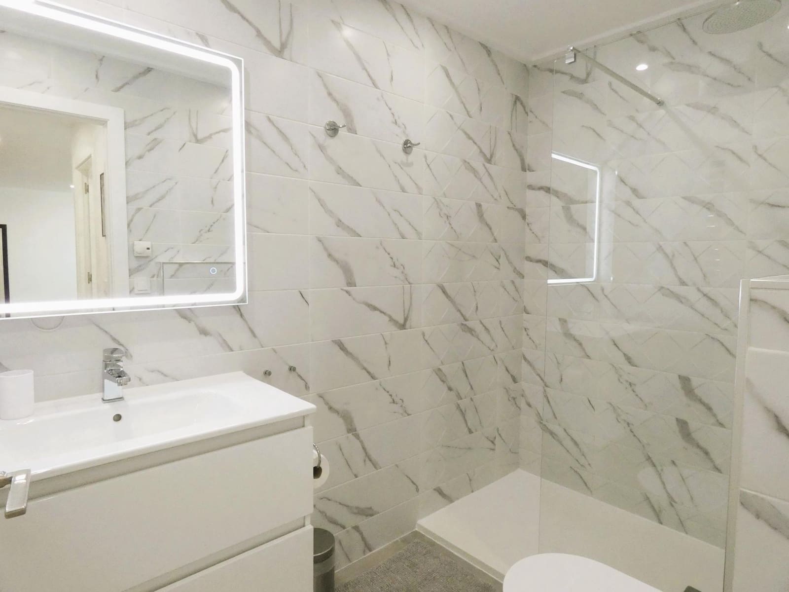 3 makuuhuone Huoneisto myytävänä paikassa Torrevieja mukana uima-altaan - 339 000 € (Ref: 9450227)