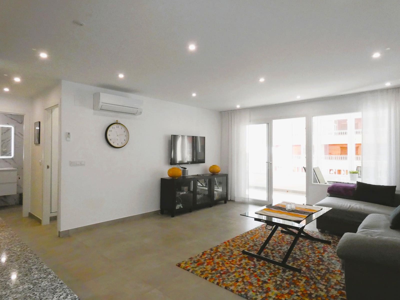 3 makuuhuone Huoneisto myytävänä paikassa Torrevieja mukana uima-altaan - 339 000 € (Ref: 9450227)