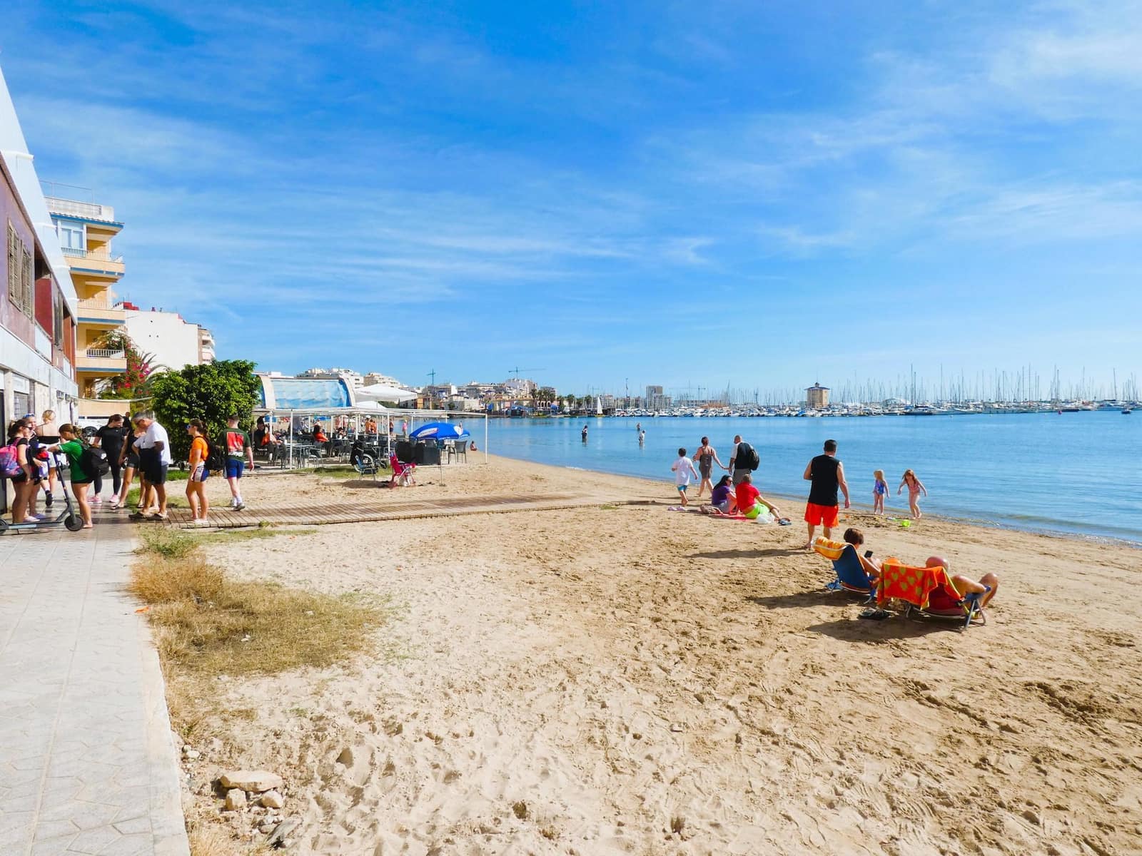 3 makuuhuone Huoneisto myytävänä paikassa Torrevieja mukana uima-altaan - 339 000 € (Ref: 9450227)