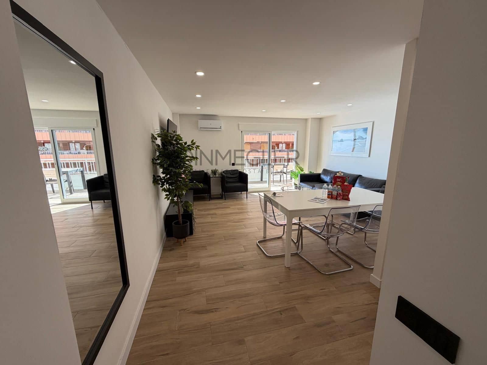 Apartamento de 3 habitaciones en Torrevieja en venta con piscina - 289.000 € (Ref: 9541057)