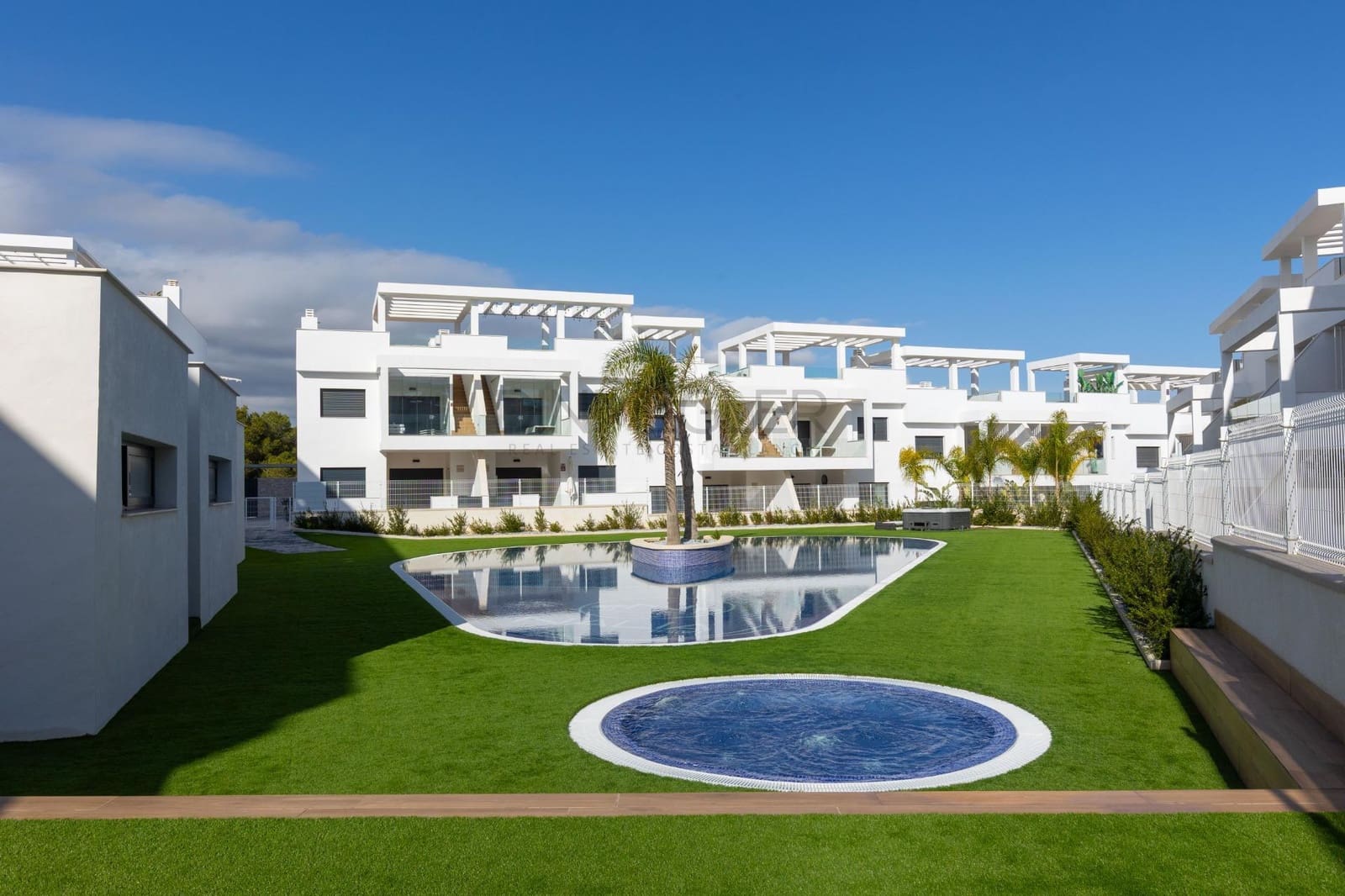 2 bedroom Bungalow for sale in Torrevieja with pool - € 363,000 (Ref: 9555699)