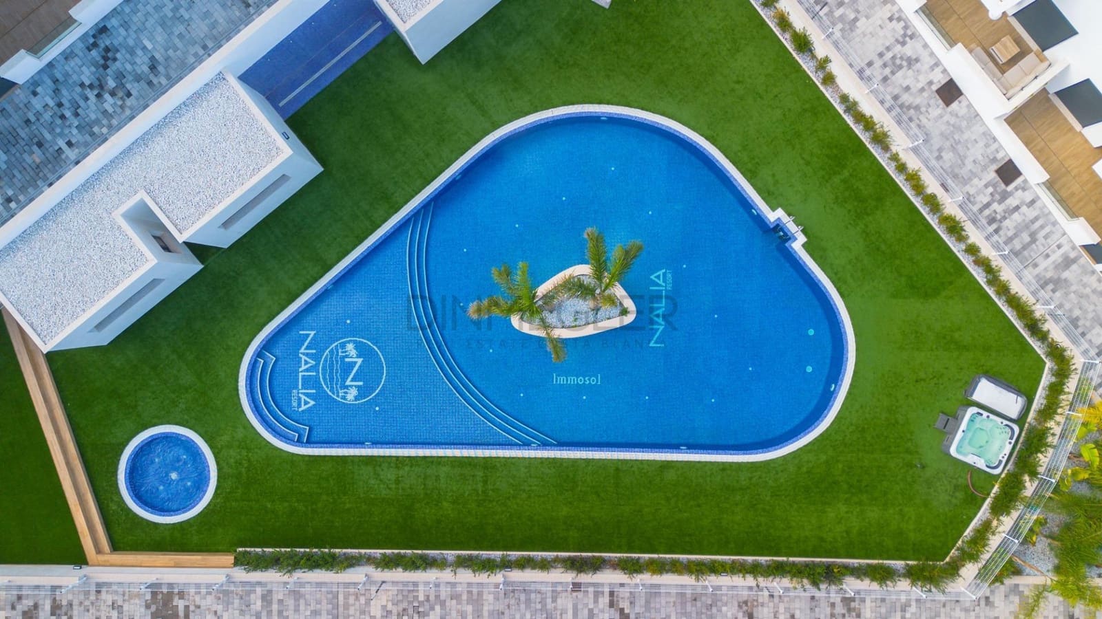 2 bedroom Bungalow for sale in Torrevieja with pool - € 363,000 (Ref: 9555699)