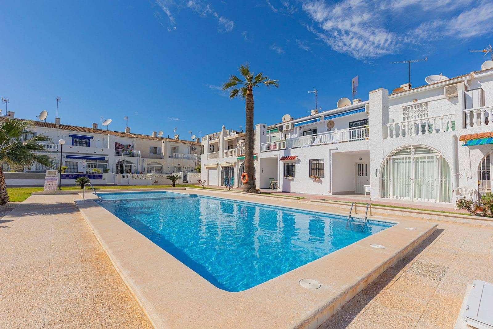 2 bedroom Terraced Villa for sale in Torrevieja with pool - € 150,000 (Ref: 9644968)