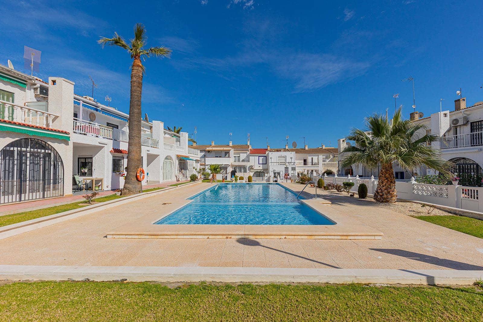 2 bedroom Terraced Villa for sale in Torrevieja with pool - € 150,000 (Ref: 9644968)