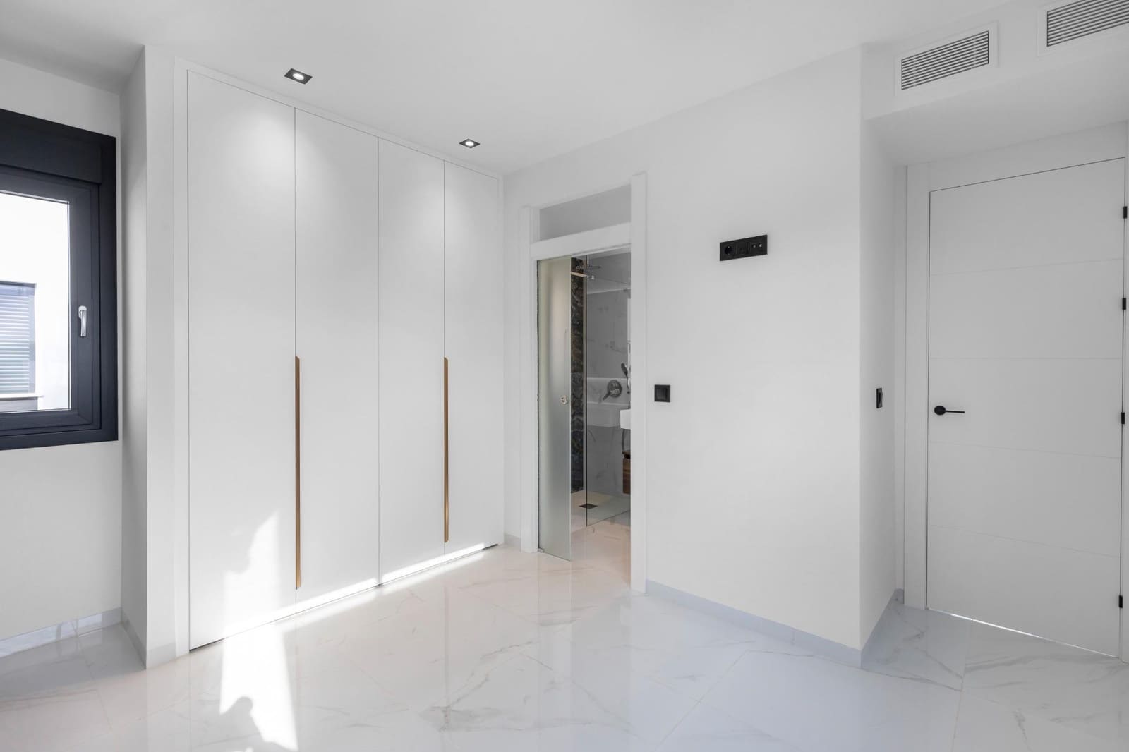 3 sypialnia Willa na sprzedaż w Torrevieja z basenem - 639 000 € (Ref: 9804257)