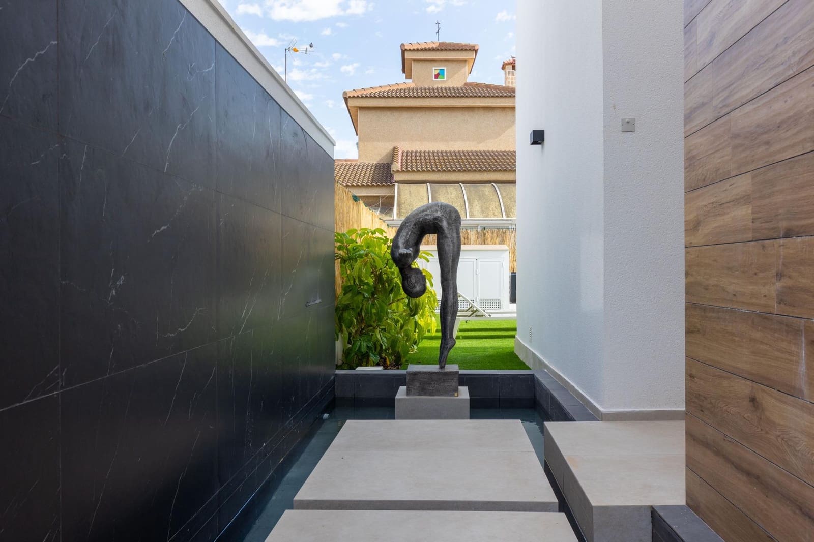 3 sypialnia Willa na sprzedaż w Torrevieja z basenem - 639 000 € (Ref: 9804257)