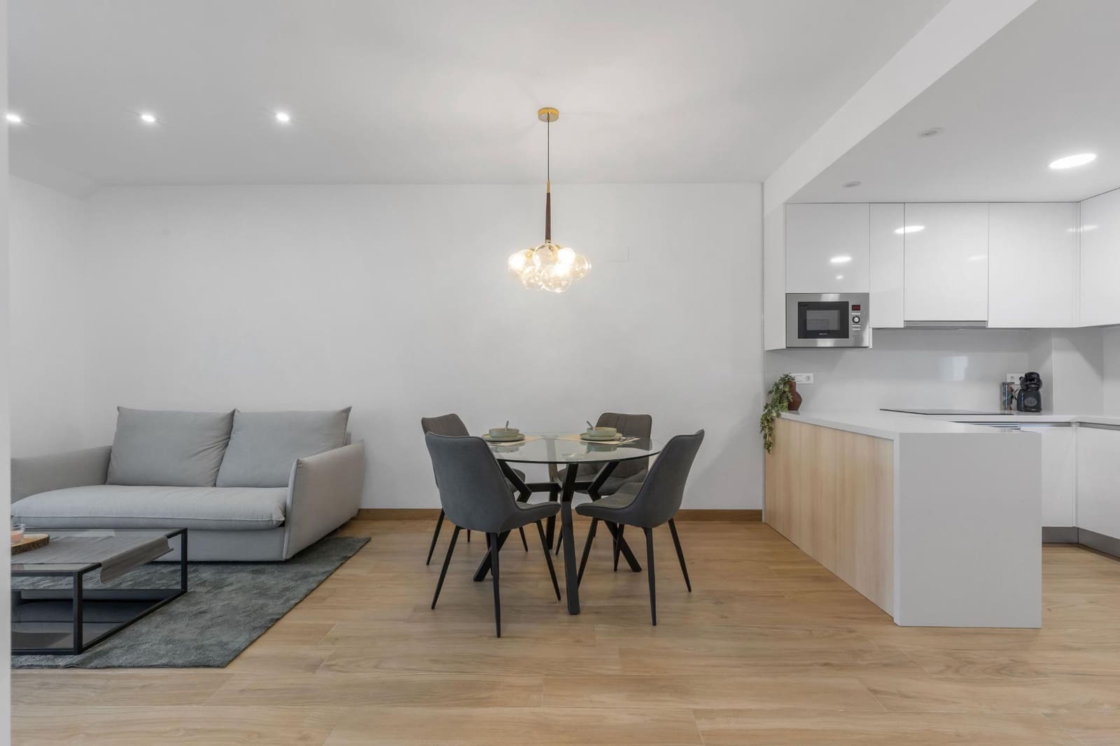 2 slaapkamer Penthouse te koop in Torrevieja met zwembad - € 363.000 (Ref: 9804260)