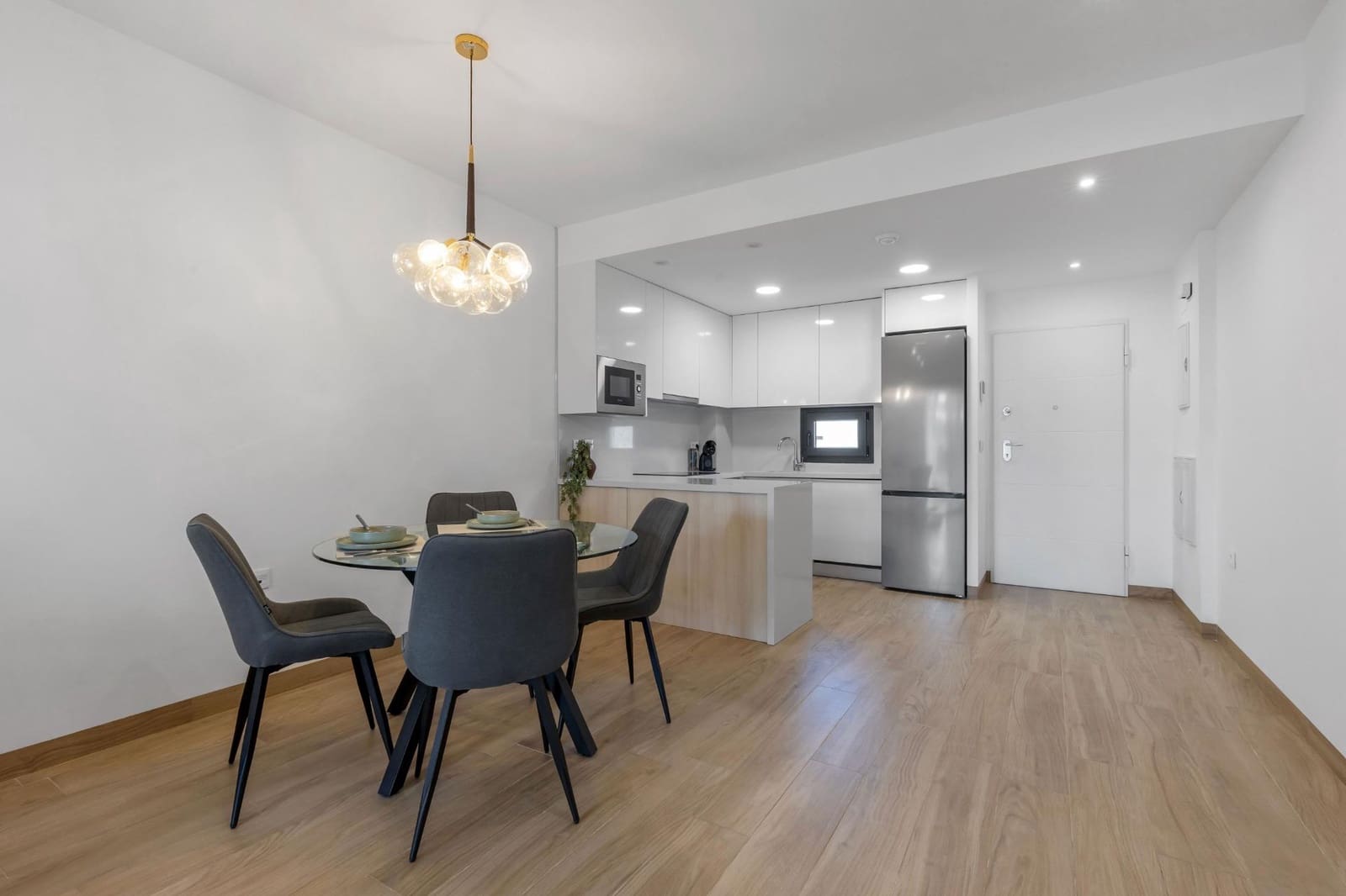 2 slaapkamer Penthouse te koop in Torrevieja met zwembad - € 363.000 (Ref: 9804260)