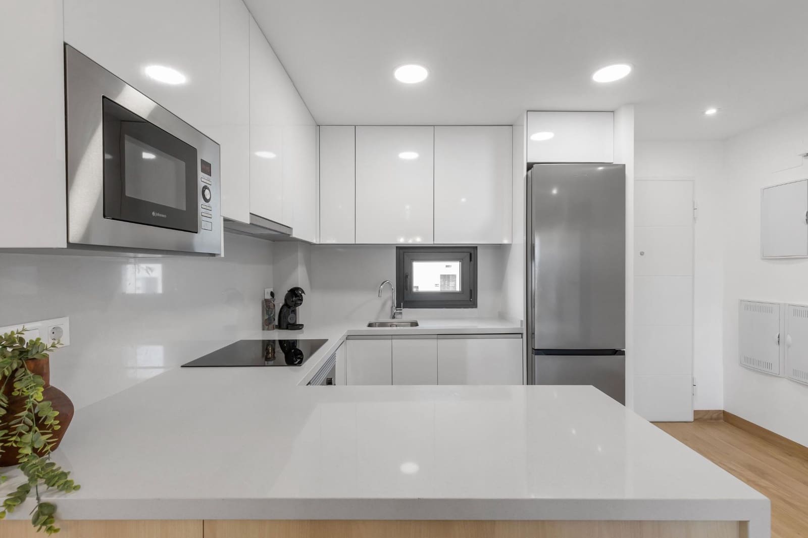 2 slaapkamer Penthouse te koop in Torrevieja met zwembad - € 363.000 (Ref: 9804260)