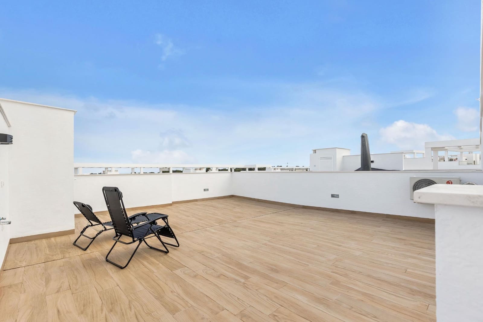 2 slaapkamer Penthouse te koop in Torrevieja met zwembad - € 363.000 (Ref: 9804260)