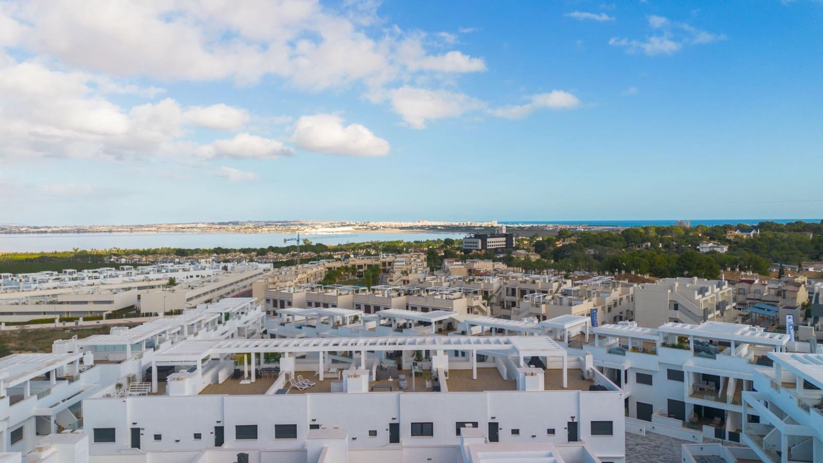 2 slaapkamer Penthouse te koop in Torrevieja met zwembad - € 363.000 (Ref: 9804260)