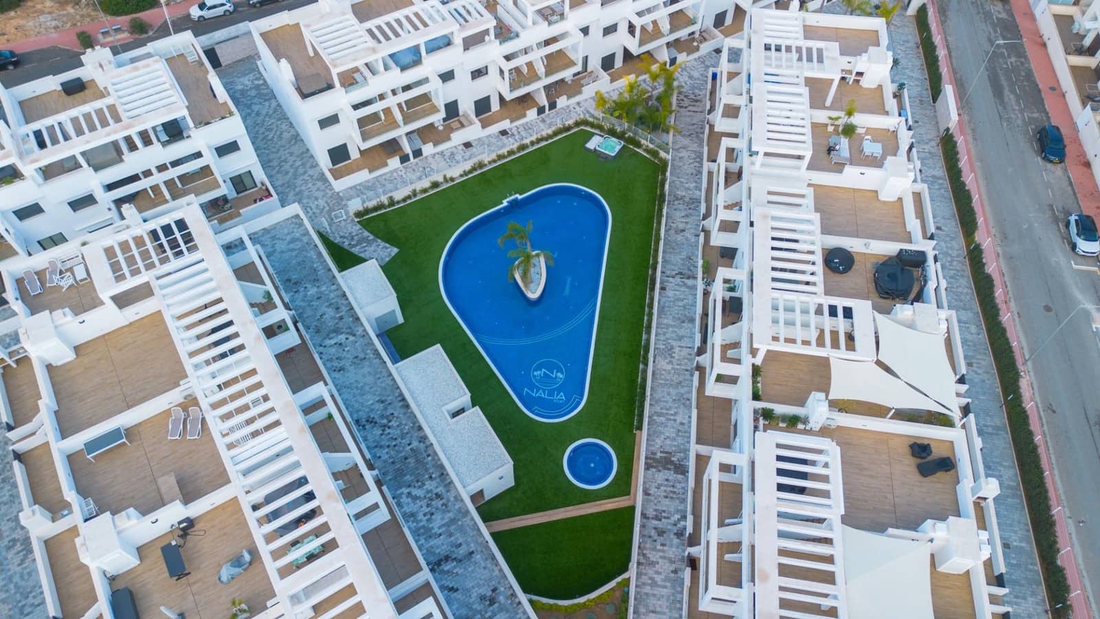 2 slaapkamer Penthouse te koop in Torrevieja met zwembad - € 363.000 (Ref: 9804260)