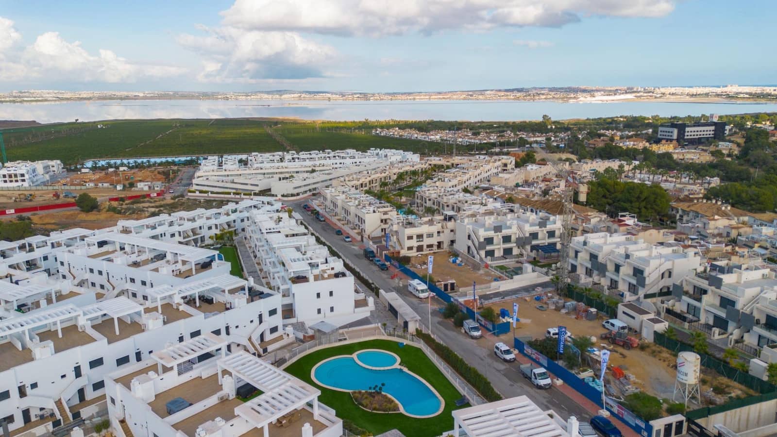 2 slaapkamer Penthouse te koop in Torrevieja met zwembad - € 363.000 (Ref: 9804260)