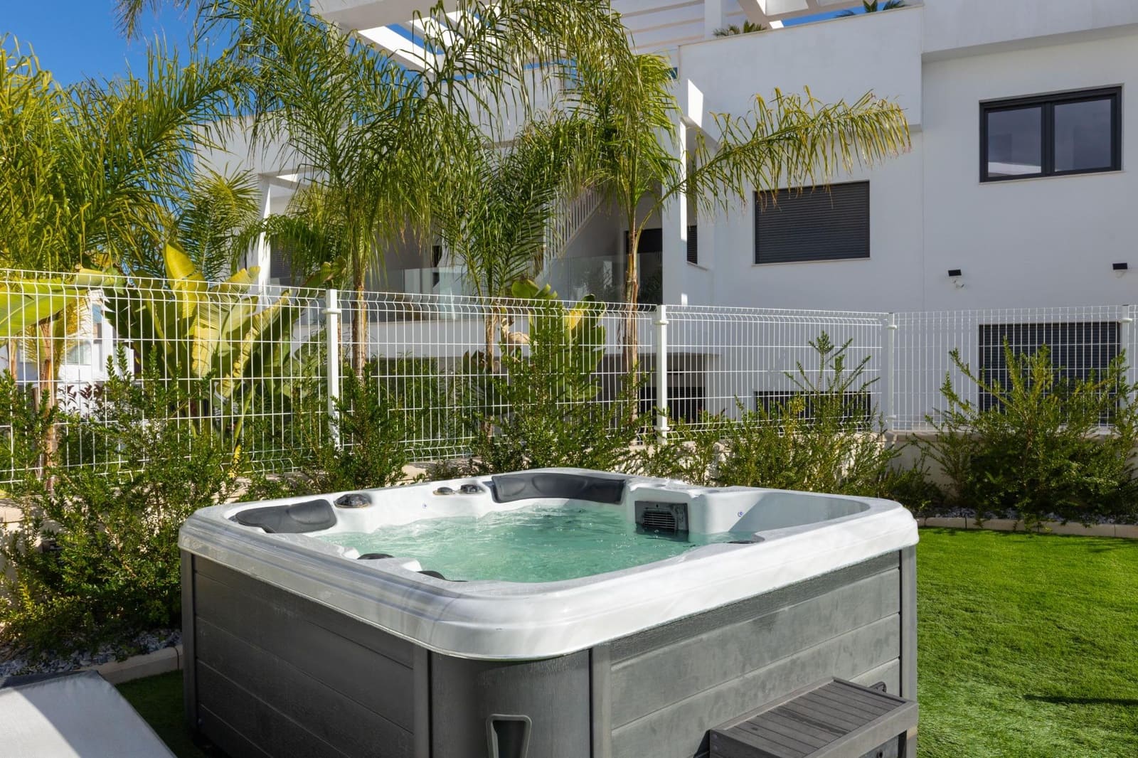 2 slaapkamer Penthouse te koop in Torrevieja met zwembad - € 363.000 (Ref: 9804260)