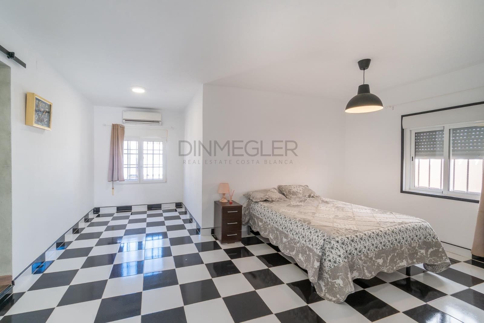 4 chambre Villa/Maison à vendre à Torrevieja avec piscine - 549 000 € (Ref: 9843353)