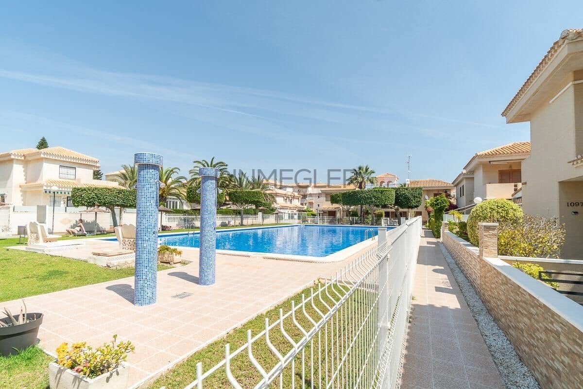 2 chambre Villa/Maison à vendre à Playa Flamenca avec piscine - 264 000 € (Ref: 9843354)