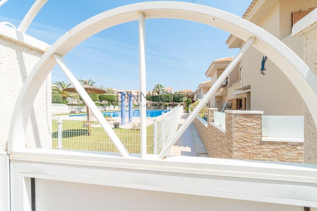 2 chambre Villa/Maison à vendre à Playa Flamenca avec piscine - 264 000 € (Ref: 9843354)