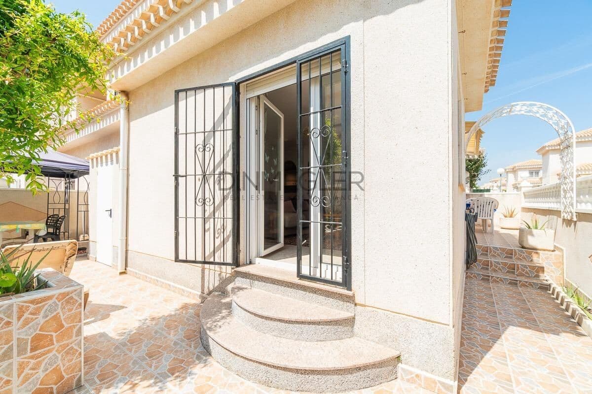 2 chambre Villa/Maison à vendre à Playa Flamenca avec piscine - 264 000 € (Ref: 9843354)
