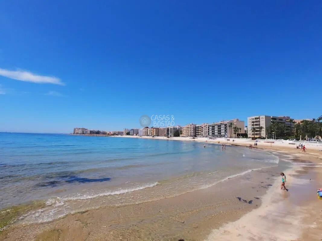 Apartamento de 3 habitaciones en Torrevieja en venta con piscina - 405.000 € (Ref: 9860058)