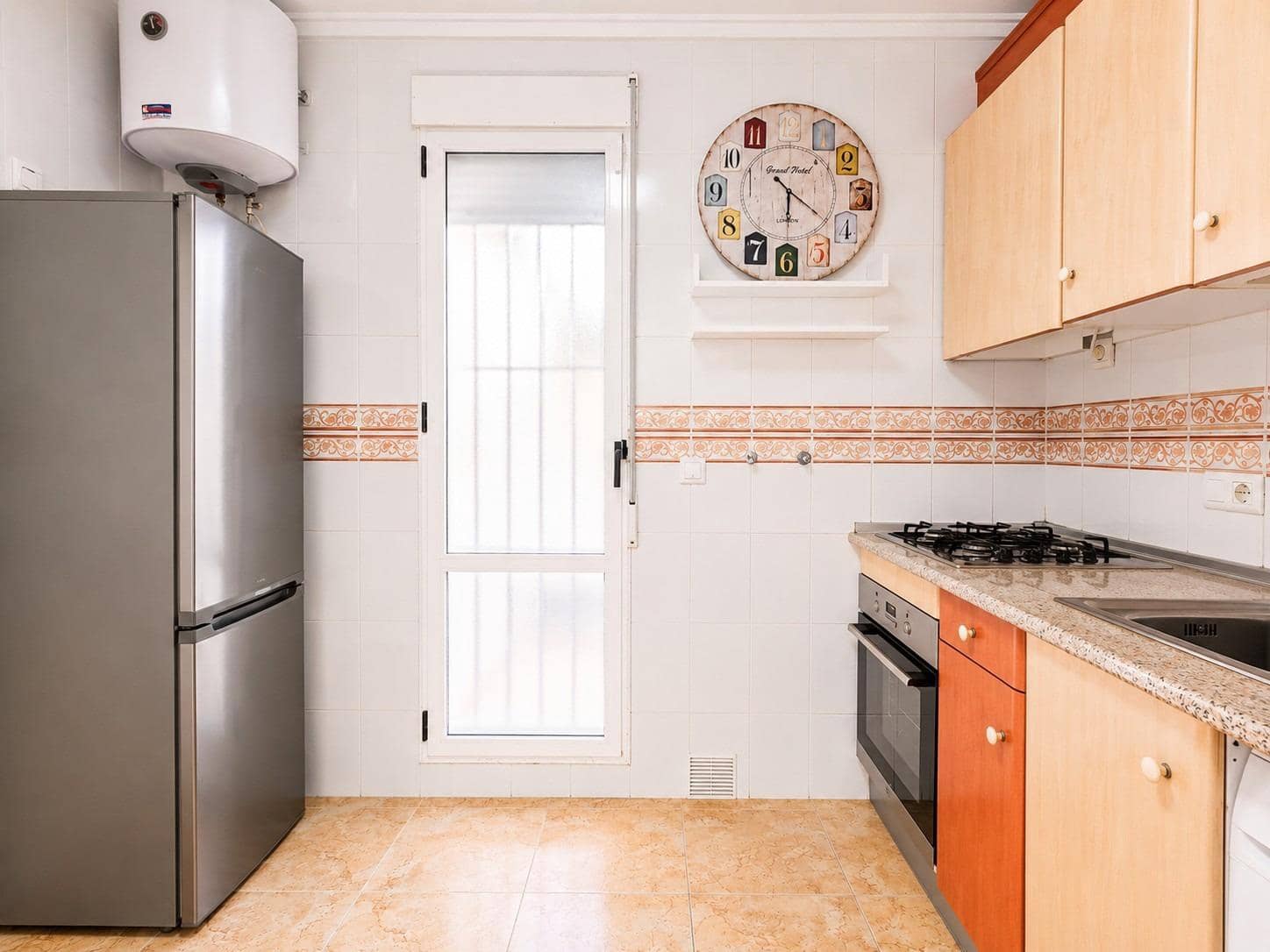 2 soveværelse Lejlighed til leje i Torrevieja med swimmingpool garage - € 850 (Ref: 9876364)