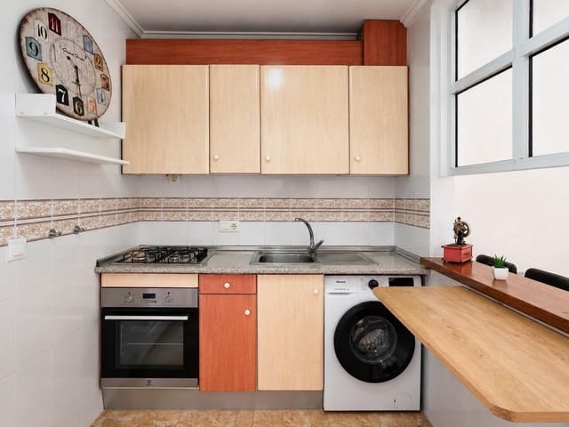 2 soveværelse Lejlighed til leje i Torrevieja med swimmingpool garage - € 850 (Ref: 9876364)