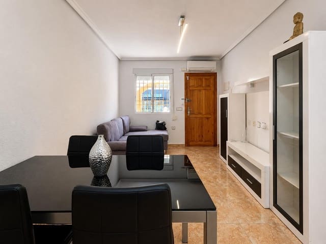 2 soveværelse Lejlighed til leje i Torrevieja med swimmingpool garage - € 850 (Ref: 9876364)