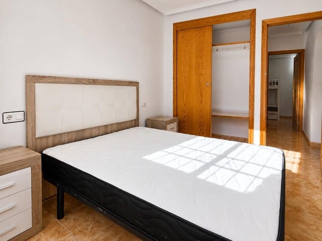 2 soveværelse Lejlighed til leje i Torrevieja med swimmingpool garage - € 850 (Ref: 9876364)