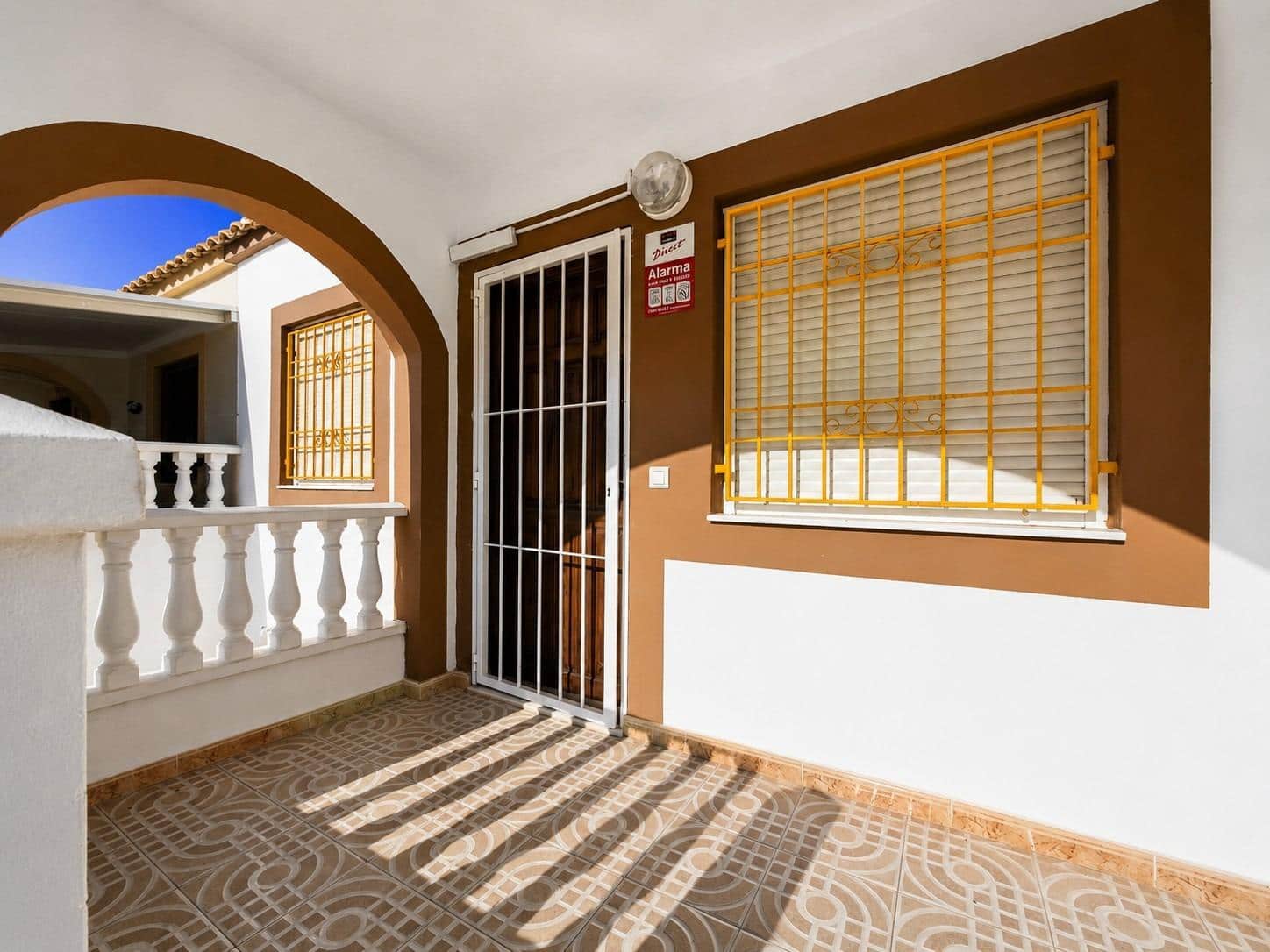 2 soveværelse Lejlighed til leje i Torrevieja med swimmingpool garage - € 850 (Ref: 9876364)