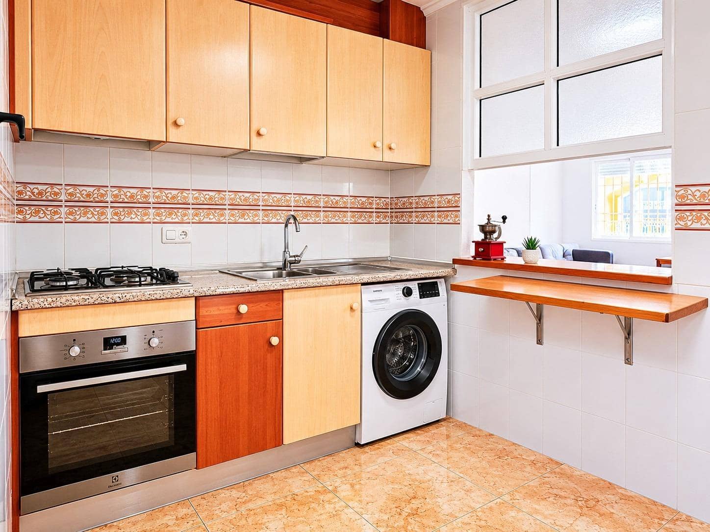 2 soveværelse Lejlighed til leje i Torrevieja med swimmingpool garage - € 850 (Ref: 9876364)