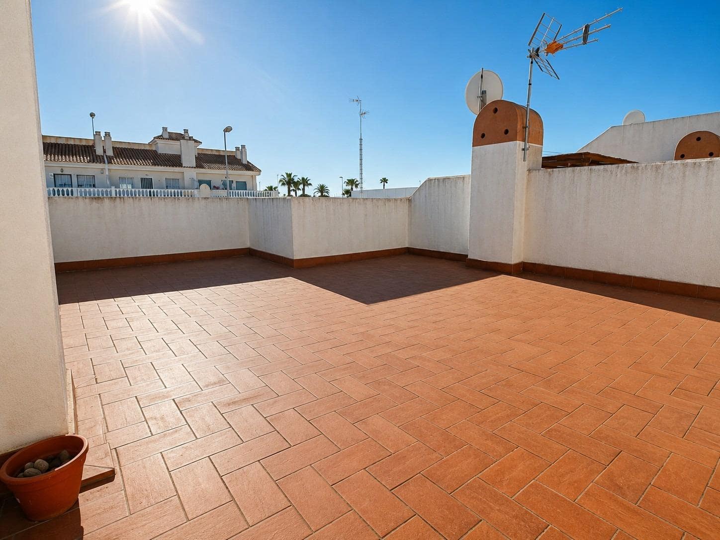 2 soveværelse Lejlighed til leje i Torrevieja med swimmingpool garage - € 850 (Ref: 9876364)