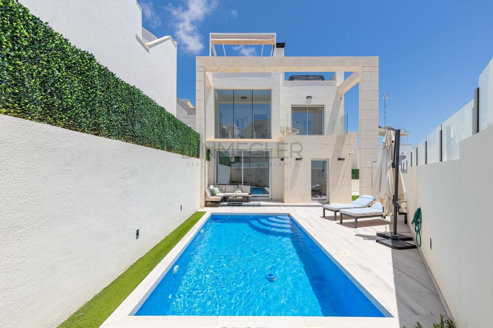 3 camera da letto Villa in vendita in Orihuela Costa con piscina - 590.000 € (Rif: 9910996)
