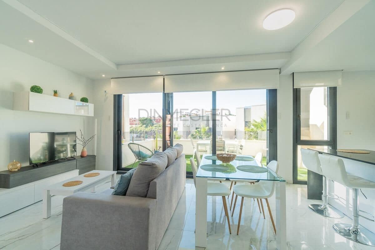 2 bedroom Terraced Villa for sale in Villamartin with pool garage - € 255,000 (Ref: 9915773)