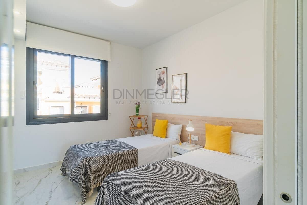 2 bedroom Terraced Villa for sale in Villamartin with pool garage - € 255,000 (Ref: 9915773)