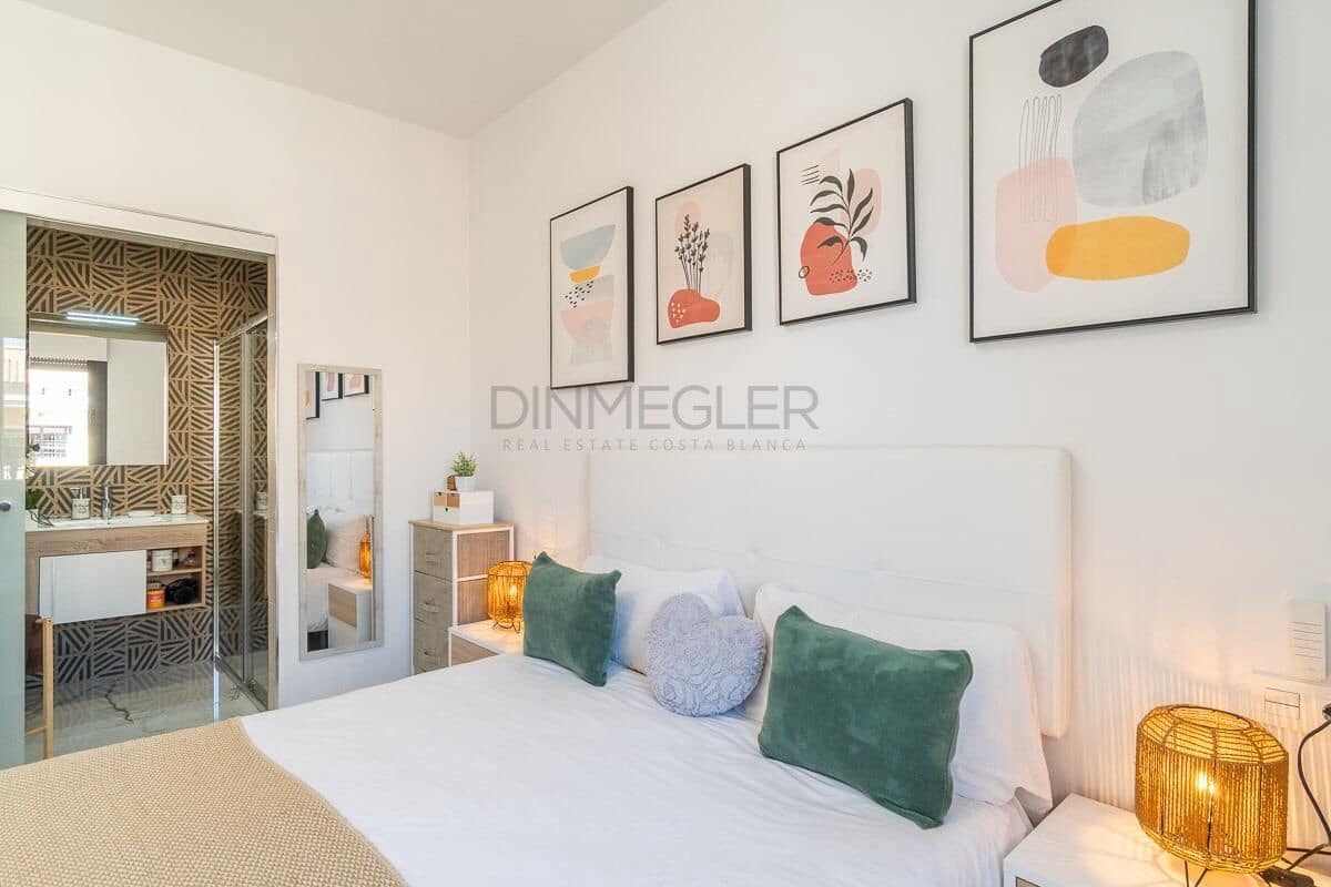 2 bedroom Terraced Villa for sale in Villamartin with pool garage - € 255,000 (Ref: 9915773)