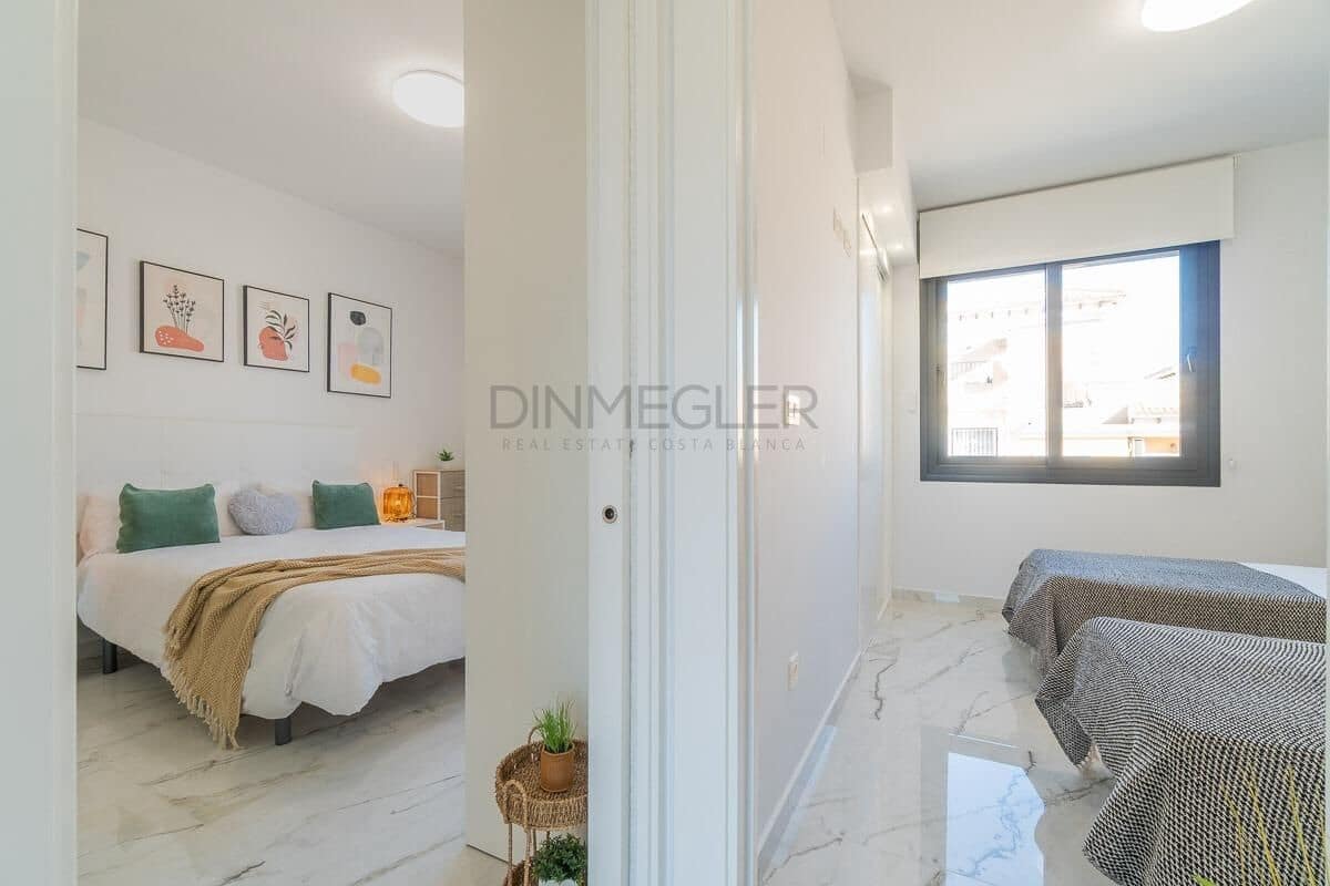 2 bedroom Terraced Villa for sale in Villamartin with pool garage - € 255,000 (Ref: 9915773)