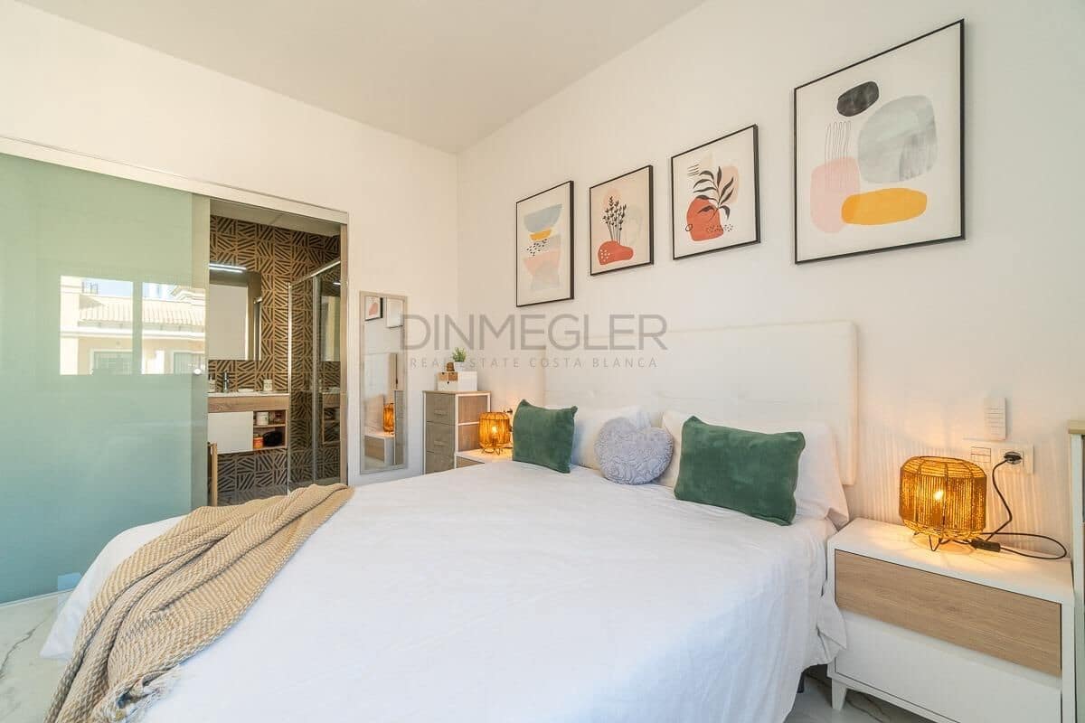 2 bedroom Terraced Villa for sale in Villamartin with pool garage - € 255,000 (Ref: 9915773)
