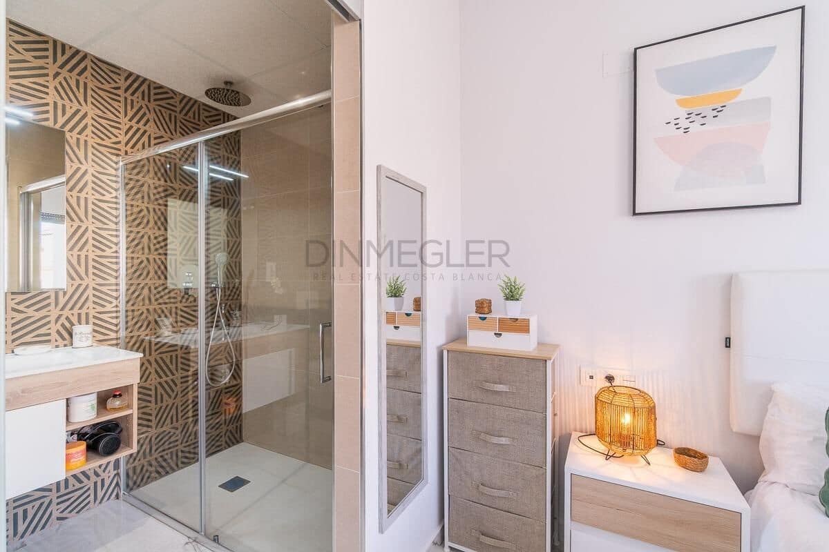 2 bedroom Terraced Villa for sale in Villamartin with pool garage - € 255,000 (Ref: 9915773)