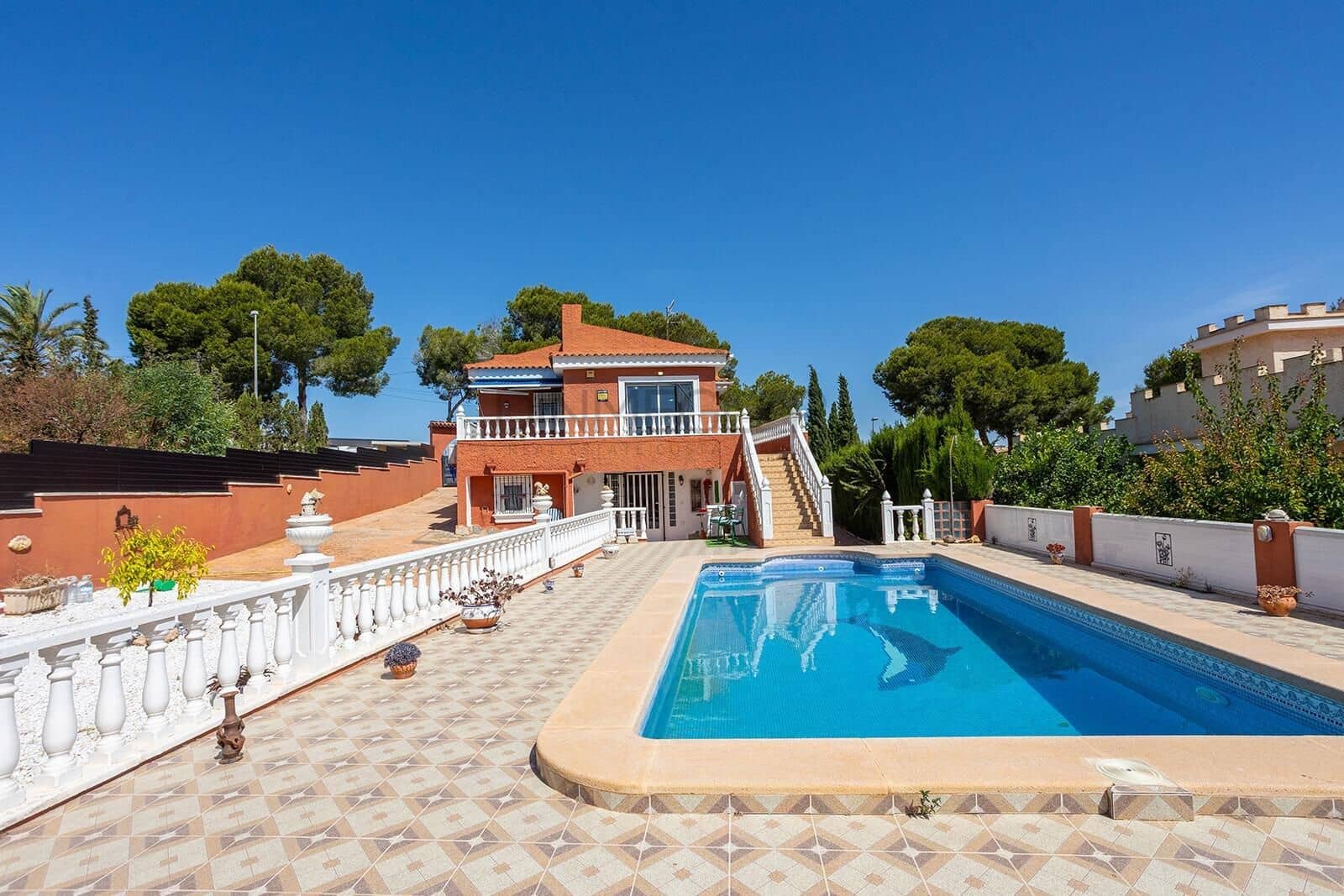 Chalet de 4 habitaciones en Torrevieja en venta con piscina - 499.000 € (Ref: 9929348)