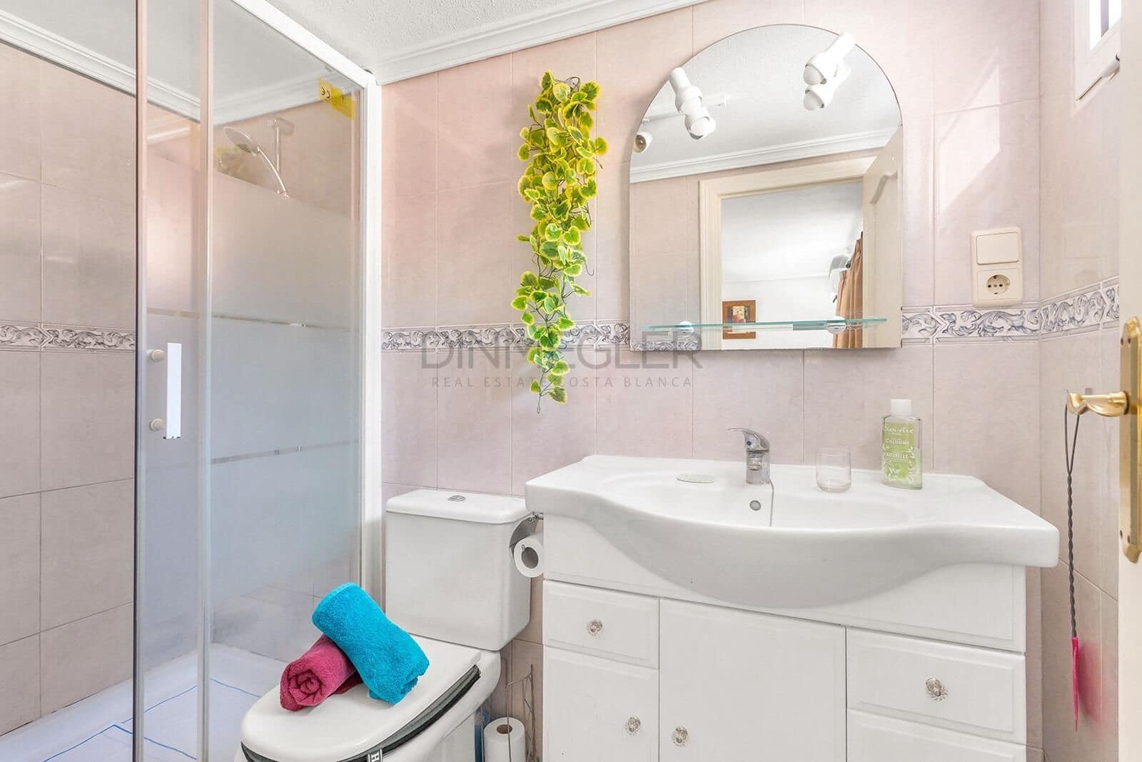Chalet de 4 habitaciones en Torrevieja en venta con piscina - 499.000 € (Ref: 9929348)