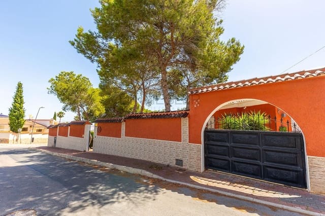 4 soveværelse Villa til salg i Los Balcones - Los Altos, Torrevieja med swimmingpool - € 499.000 (Ref: 9929348)