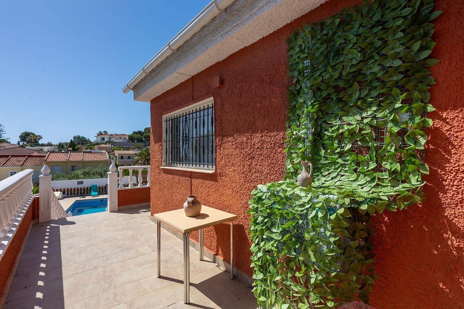 Chalet de 4 habitaciones en Torrevieja en venta con piscina - 499.000 € (Ref: 9929348)