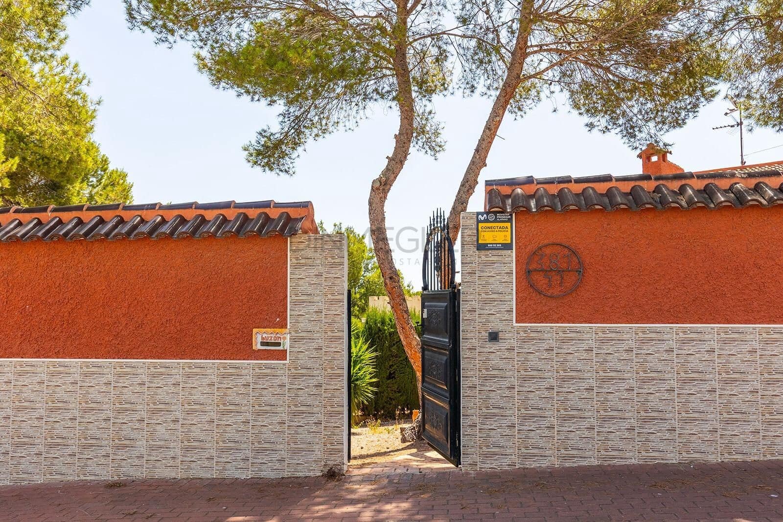 Chalet de 4 habitaciones en Torrevieja en venta con piscina - 499.000 € (Ref: 9929348)