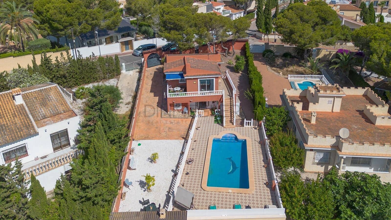 Chalet de 4 habitaciones en Torrevieja en venta con piscina - 499.000 € (Ref: 9929348)