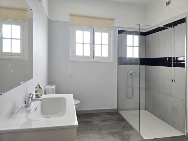 4 bedroom Townhouse for sale in Tegueste with garage - € 520,000 (Ref: 10041588)
